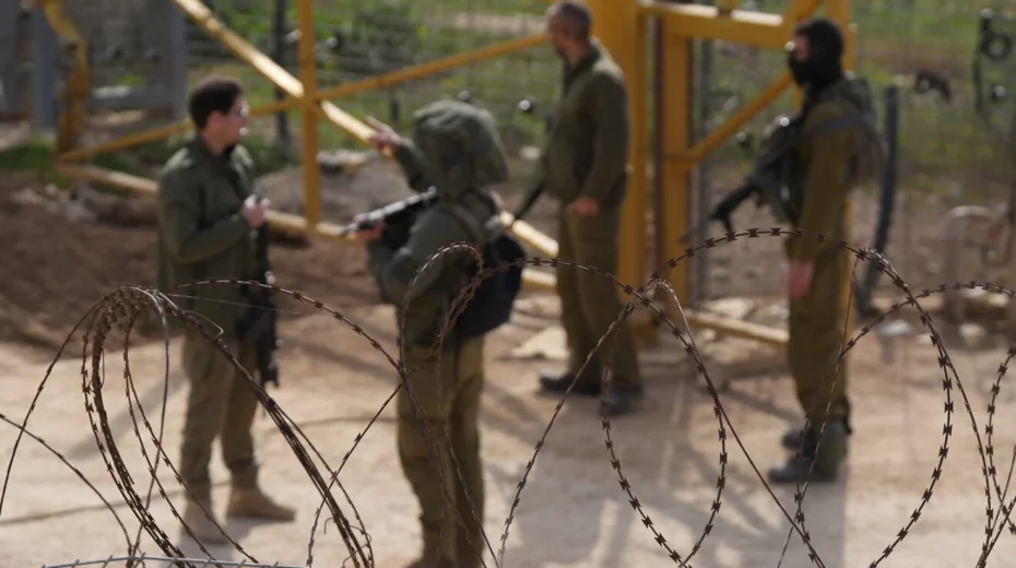 Israeli soldiers on the border fence on the Israeli border with Syria, northern Israel, March 14, 2025. Photo by Ayal Margolin/Flash90.