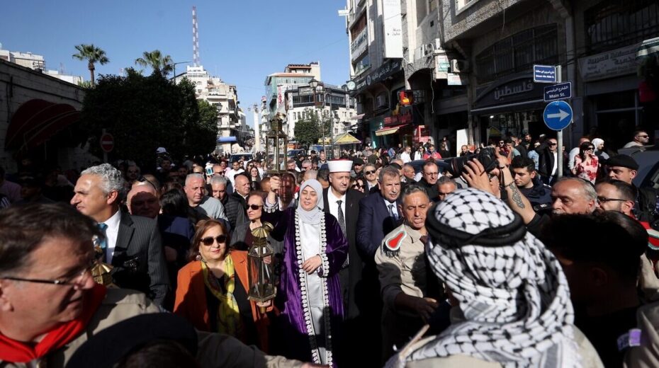 Palestinians scouts share the Holy Fire in the city of Ramallah, in the West Bank, as Orthodox Christians mark the Holy Saturday, a day ahead of the Easter holiday, April 15, 2023. Photo by Flash90.