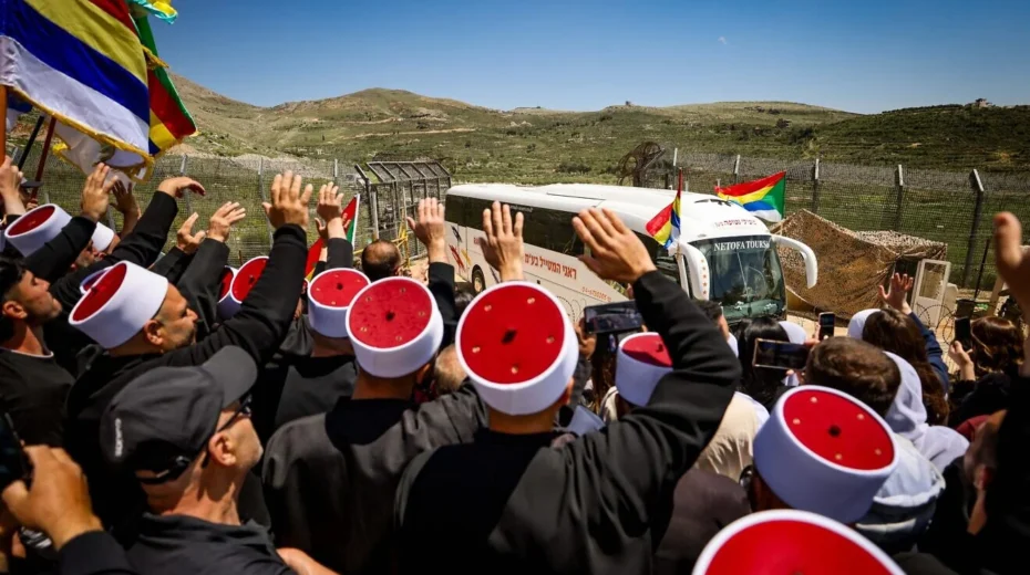 IDF strikes near Syrian presidential palace amid violence against Druze Druze from Syria enter Israel for a pilgrimage to the tomb of of Nabi Shu'ayb through Majdal Shams on April 25, 2025. Photo by Jamal Awad/Flash90.
