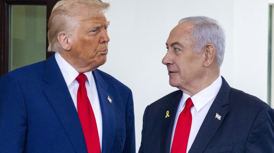 US President Donald Trump welcomes Israeli Prime Minister Benjamin Netanyahu upon his arrival for a meeting in the West Wing of the White House in Washington, DC, USA, on April 7, 2025. Photo_ EPA-EFE/SHAWN THEW