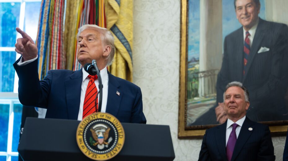 US President Donald Trump (left) speaks during the swearing-in of US Special Representative for the Middle East, Steve Witkoff, in the Oval Office of the White House in Washington, DC, USA, on May 6, 2025. Photo: EPA-EFE/FRANCIS CHUNG / POOL