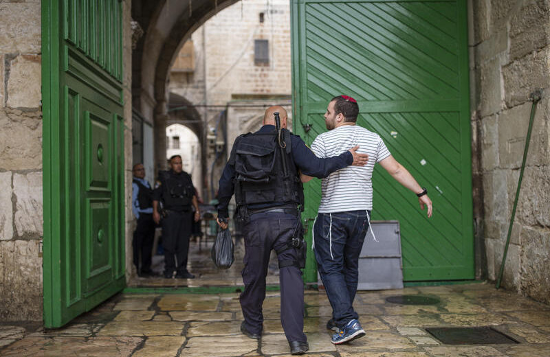 Illustration. Police arrest activists advocating Jewish worship atop Jerusalem's Temple Mount. Photo by Corina Kern/Flash90
