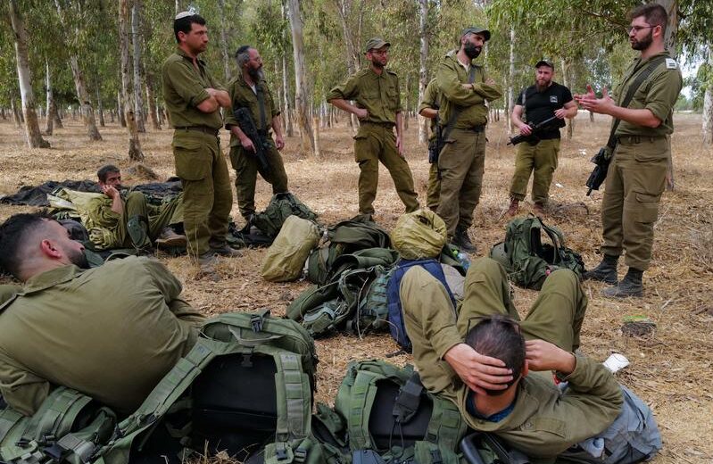 Israeli reservists conduct light arms training before heading to the battlefields of Gaza. Photo by Michael Giladi/Flash90