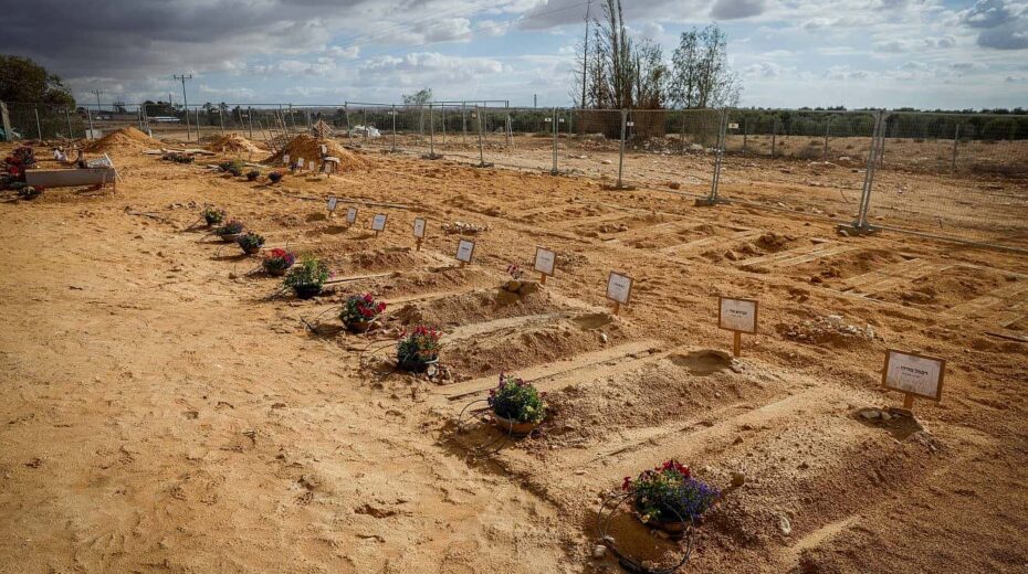 Graves of Israelis who were murdered by Hamas terrorists on Oct. 7, 2023, in Kibbutz Be'eri, Nov. 15, 2023. Photo by Chaim Goldberg/Flash90.