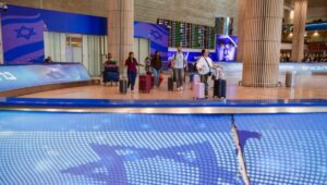 Passengers at Ben Gurion International Airport near Tel Aviv on May 4, 2025. Photo: Avshalom Sassoni/Flash90