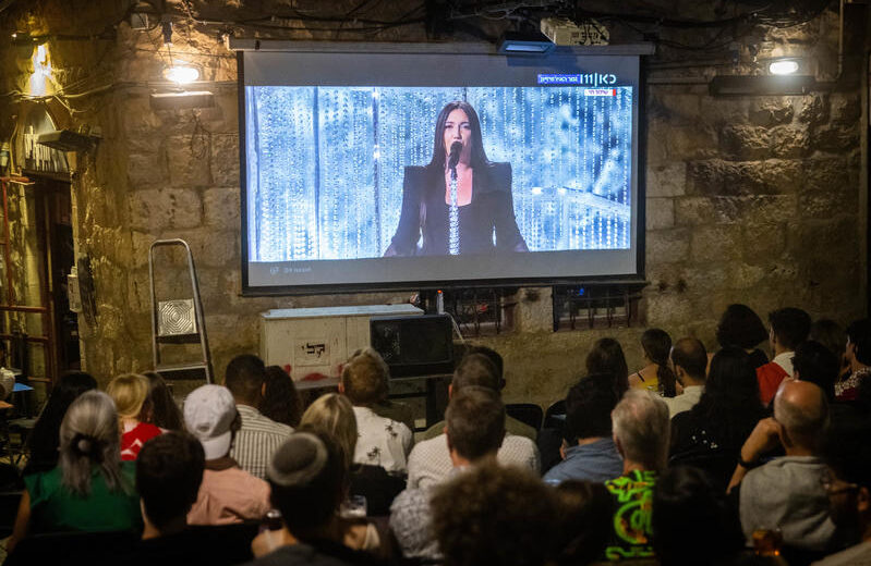 People watch the final of the 69th Eurovision Song Contest, at a pub in Jerusalem, on May 17, 2025. Photo by Cahim Goldberg/Flash90