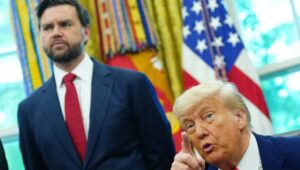 US Vice President JD Vance (left) and US President Donald Trump (right) in the Oval Office of the White House in Washington, D.C., USA, on May 8, 2025. Photo: EPA-EFE/BONNIE CASH / POOL