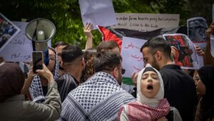 Demonstrators protest calling to end the war in Gaza while others rally in favor of continuing the fighting, at the Hebrew University in Jerusalem on May 12, 2025. Photo by Flash90.