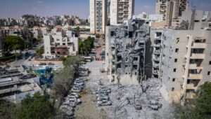 A scene of destruction: A ballistic missile fired from Iran struck Be'er Sheva in southern Israel on June 24, 2025, causing extensive damage. Photo: Yonatan Sindel/Flash90