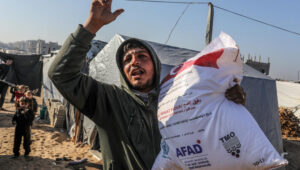 Illustration. Palestinians receive aid at a distribution point in Gaza. Photo by Abed Rahim Khatib/Flash90