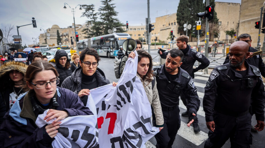 Left-wing activists clashed with police during a demonstration against the war in Gaza and the humanitarian crisis in Gaza. January 24, 2025. Photo: Jamal Awad/Flash90.