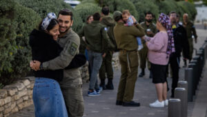 Israeli reservists bid farewell to their wives before departing for military service in Jerusalem, May 5, 2025. Photo: Chaim Goldberg/Flash90