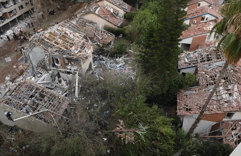 Rescue teams inspect the damage to buildings struck by an Iranian ballistic missile in Tel-Aviv, Israel, on June 22, 2025. Photo by Gili Yaari / Flash90