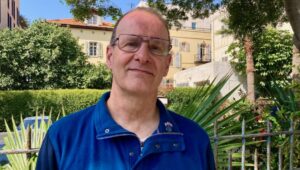Wim Visser in Tel Aviv-Jaffa, American Colony, spring 2025. Photo: Moshe Gruenbauer.