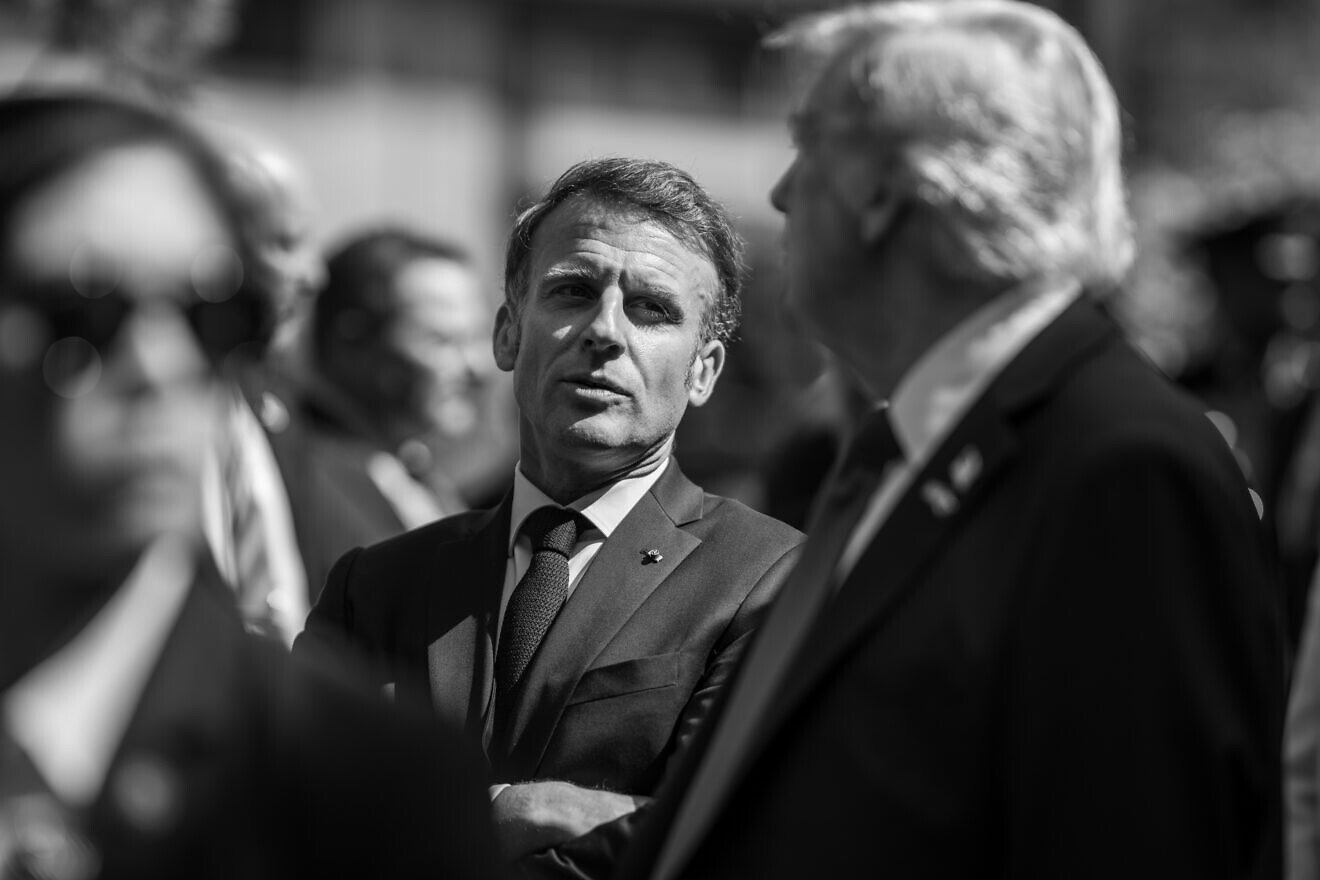 US President Donald Trump talks with French President Emmanuel Macron at the G7 summit in Kananaskis, Alberta, Canada, June 16, 2025. Credit: Daniel Torok/White House.