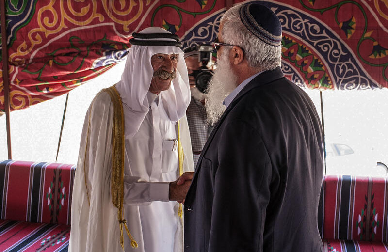 Sheikh Farid al-Jaabari, father of the Hebron clan leader now pushing for peace with Israel, meets with Jewish "settlers" in Judea in 2012. Photo by Noam Moskowitz/Flash90