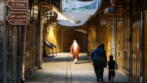 Palestinians attend Eid al-Fitr prayers at the Ibrahimi mosque in Hebron, on March 30, 2025. Photo by Wisam Hashlamoun/Flash90.