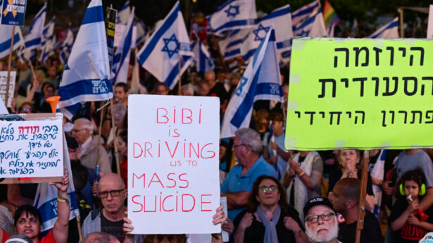 A rally against the war in Gaza, against Prime Minister Benjamin Netanyahu and his government in Rabin Square in Tel Aviv on May 22, 2025. Photo: Tomer Neuberg/Flash90