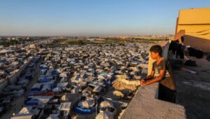 Palestinians live in tents in the Al-Mawasi area of ​​Khan Yunis in the southern Gaza Strip. July 6, 2025. Photo: Abed Rahim Khatib/Flash90.