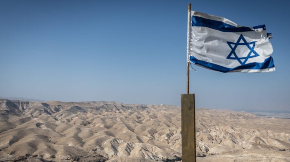 The Israeli flag with the Judean Desert, May 22, 2025. Photo by Chaim Goldberg/Flash90.
