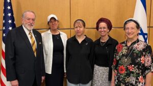 US Ambassador Mike Huckabee meets in Jerusalem with representatives of the Israeli grassroots organizations "Mothers of Combat Soldiers." Photo courtesy Mothers of Combat Soldiers / Imahot haLochamim