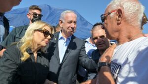 Israeli Prime Minister Benjamin Netanyahu and his wife, Sara, during a visit to Kibbutz Nir Oz, on July 3, 2025. Photo by Kobi Gideon/GPO.