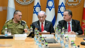 Prime Minister Benjamin Netanyahu (center) with IDF Chief of Staff Eyal Zamir and Defense Minister Israel Katz. Photo by Ma'ayan Toaf (GPO)