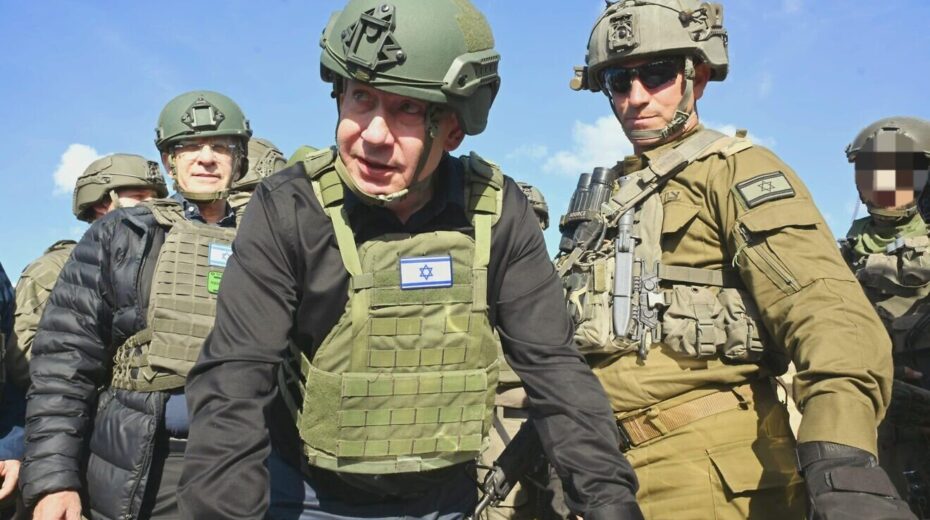 Prime Minister Benjamin Netanyahu visited the northern Gaza Strip in April 2025 together with Defense Minister Israel Katz, Israel Defense Forces Chief of Staff Lieutenant General Eyal Zamir, the head of the Southern Command, Major General Yaniv Asor, and division and brigade commanders. Photo: Haim Zach/GPO.