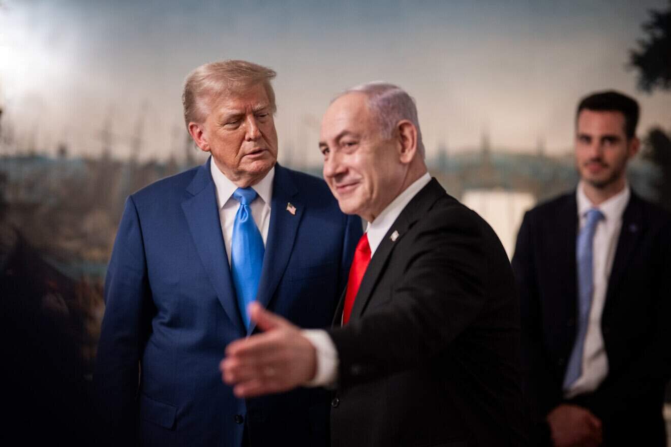 US President Donald Trump and Israeli Prime Minister Benjamin Netanyahu speak privately in the Vermeil Room before a dinner at the White House on July 7, 2025. Credit: Daniel Torok/Official White House photo.
