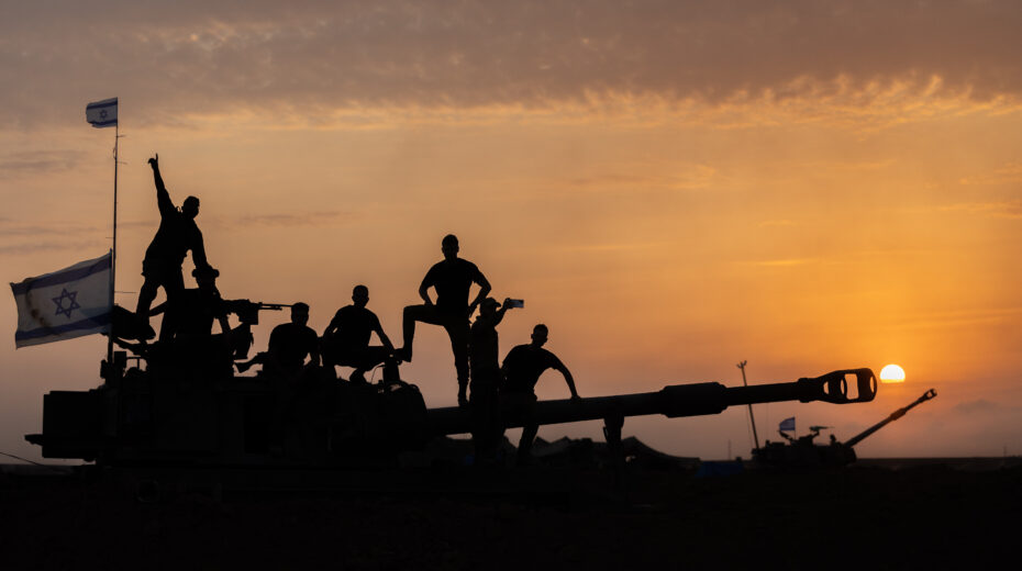 Illustration. Israeli reservists at their artillery unit near the Israel-Gaza border in southern Israel, November 13, 2023. Photo: Yonatan Sindel/Flash90