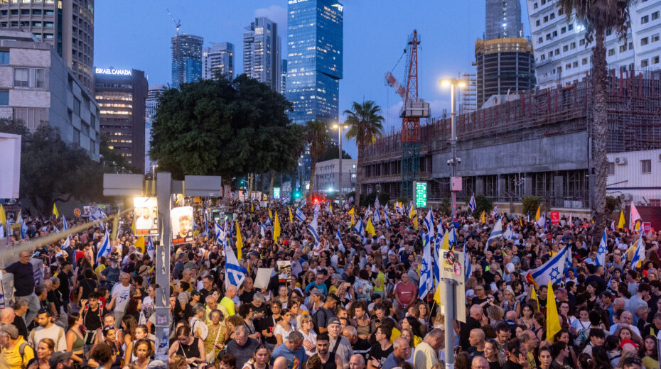 Demonstration at Hostage Square in Tel Aviv for the release of the hostages held in Gaza, August 17, 2025. Photo: Chaim Goldberg/Flash90