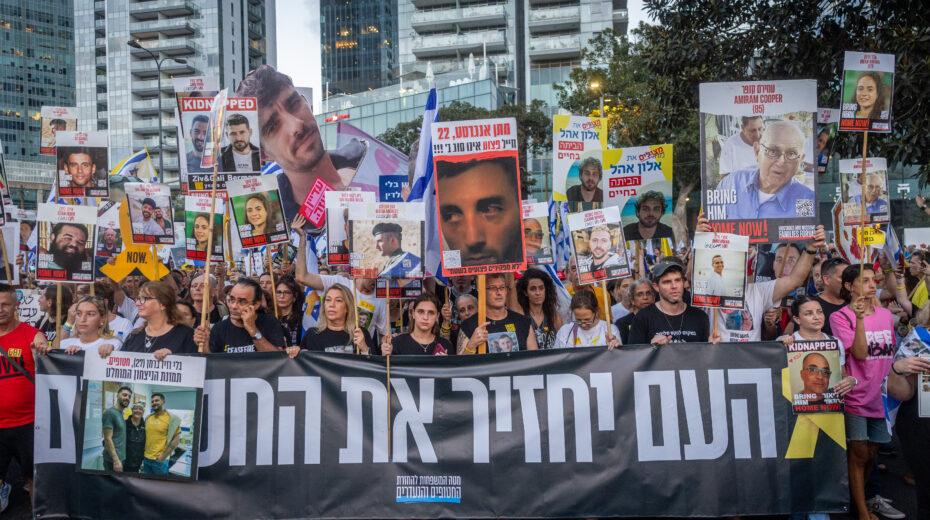 Rally for the release of the hostages held in Gaza at Hostage Square in Tel Aviv, August 17, 2025. Photo: Chaim Goldberg/Flash90