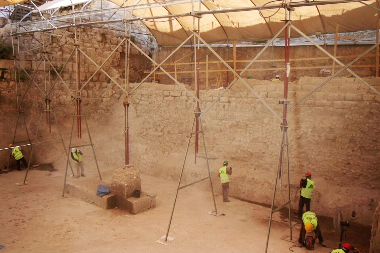 The 2,800-year-old dam wall discovered in Jerusalem's City of David. Credit: Emil Aladjem, Israel Antiquities Authority.
