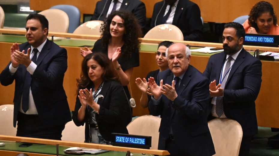 Palestinian Ambassador to the United Nations Riyad Mansour (right) and the Palestinian delegation applaud a speech by French President Emmanuel Macron during the International Conference on the Peaceful Resolution of the Palestinian Question and the Implementation of the Two-State Solution at the United Nations (UN) headquarters in New York, New York, USA, on September 22, 2025. Photo: EPA/LUKAS COCH
