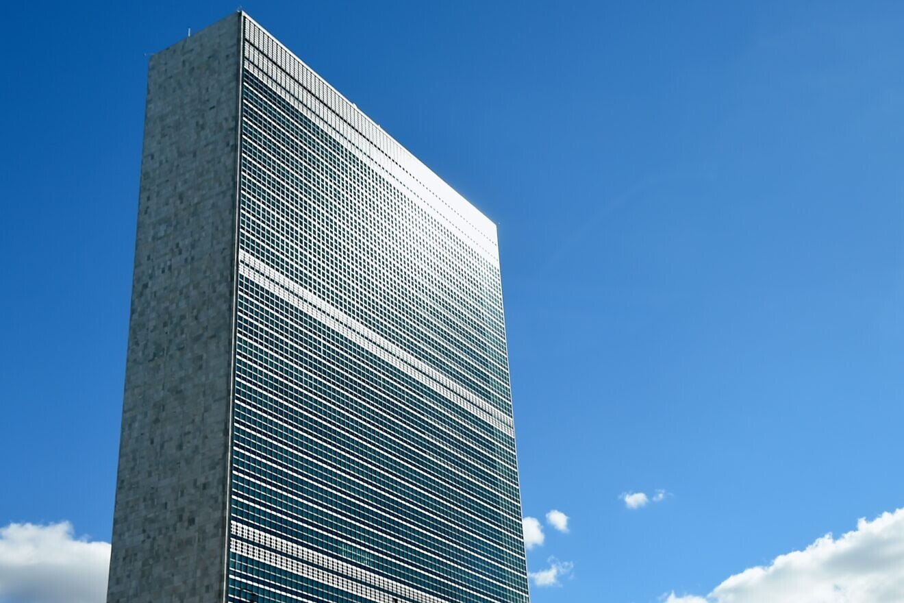 The UN headquarters building in New York City glistens in the late-afternoon sun as delegates arrive for the annual General Assembly meeting, Sept. 22, 2014. Credit: US State Department.