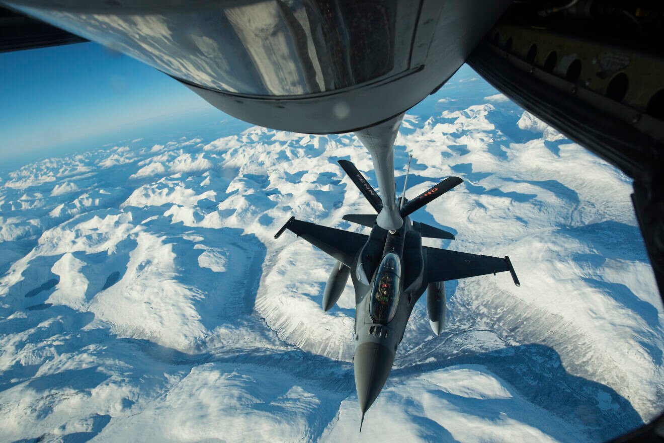 A Turkish Air Force F-16C flies into position to make contact with the boom of a USAF KC-135 Stratotanker assigned to the 134th Air Refueling Wing during Exercise Trident Juncture 2018 near Kallax Air Base, Sweden, Oct. 28, 2018. Credit: Staff Sgt. Jonathan Snyder/US Air Force photo
