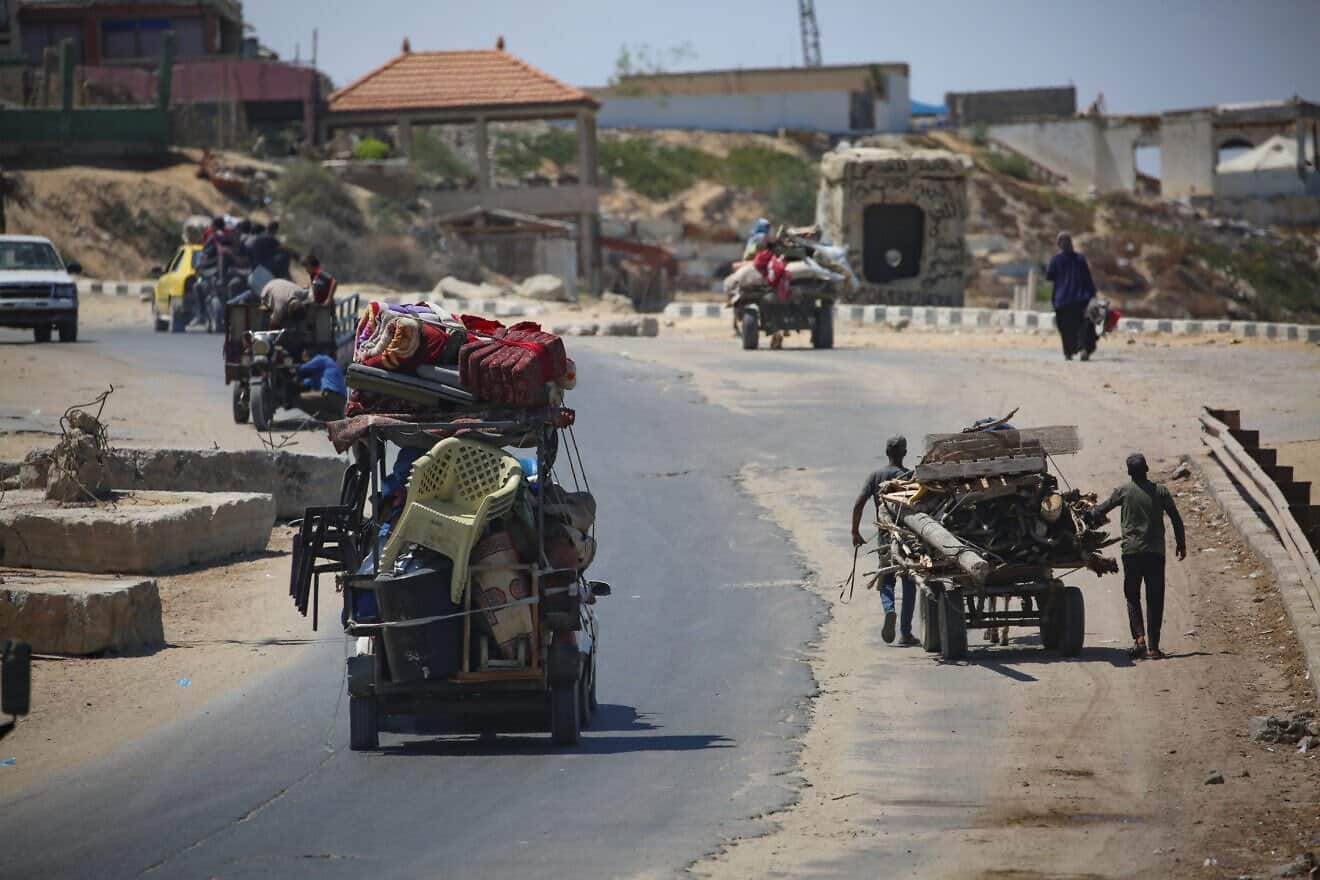 Palestinians leave the northern Gaza Strip for safer areas, Aug. 23, 2025. Photo by Ali Hassan/ Flash90.
