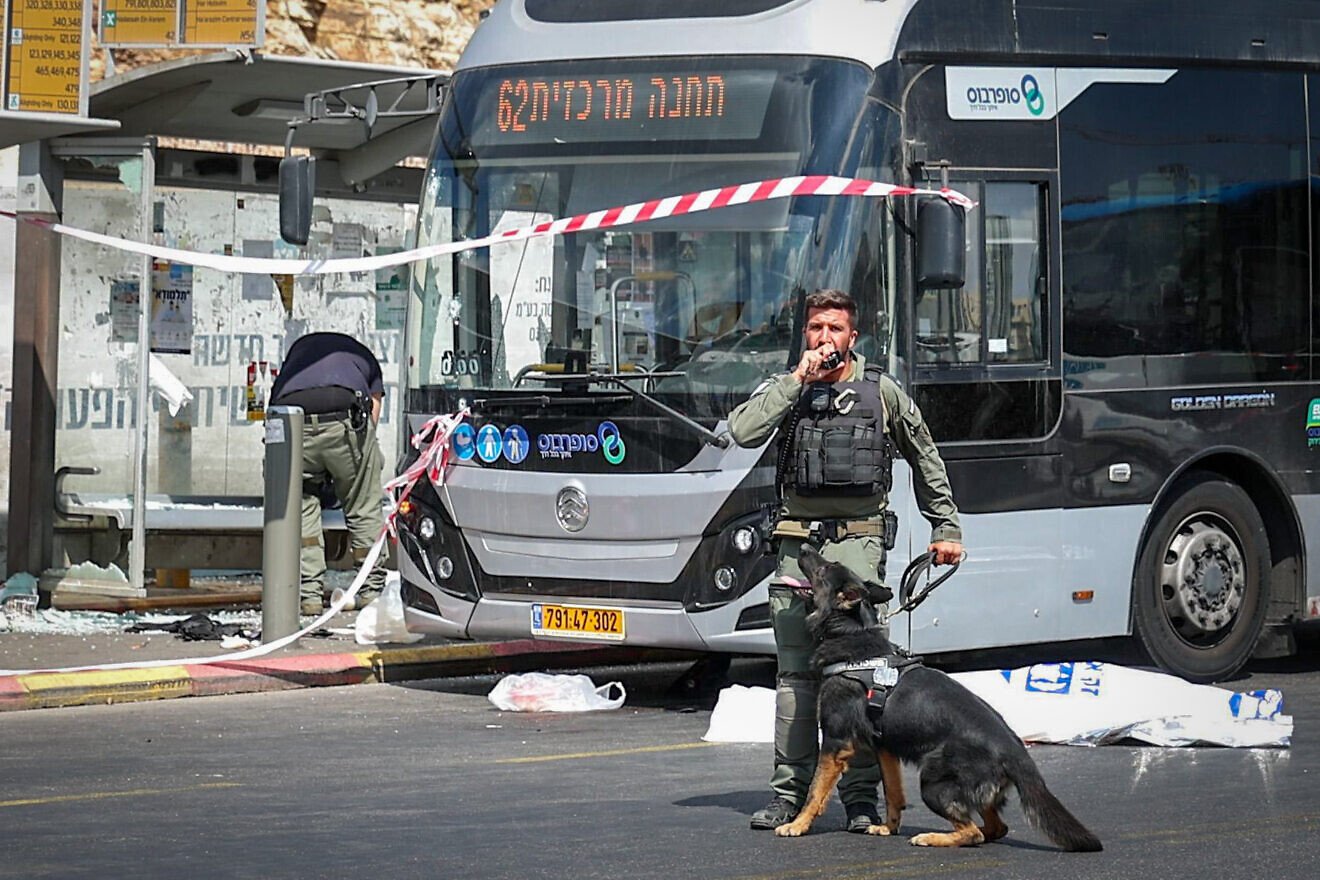 Israeli security forces and first responders at the site of a terrorist shooting attack in northern Jerusalem, Sept. 8, 2025. Photo by Oren Ben Hakoon/Flash90.