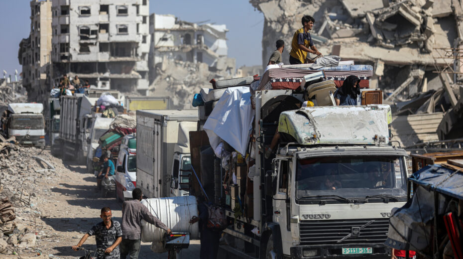 Palestinians flee Gaza City to the southern Gaza Strip after Israel launched a large-scale operation in the city on September 16, 2025. Photo: Fathi Ibrahim/ Flash90