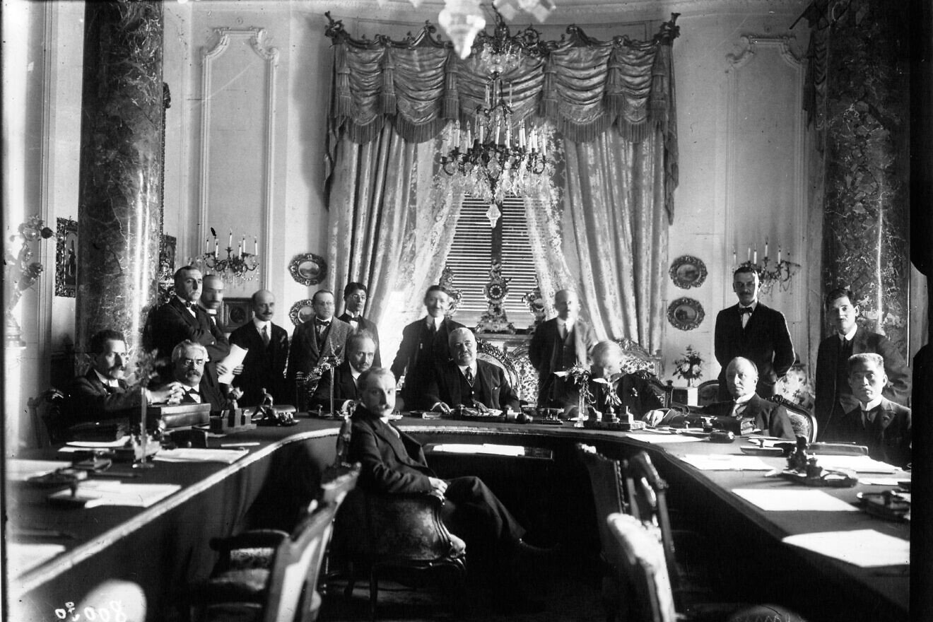 Delegates at the San Remo Conference in Italy, 1920. Credit: Courtesy Bibliothèque Nationale de France via Wikimedia Commons.