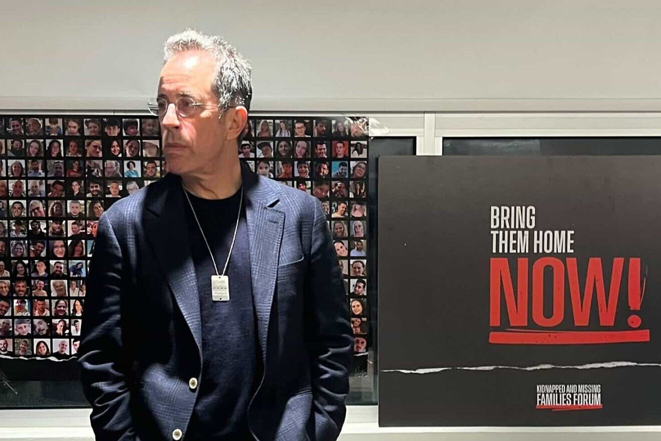 Jerry Seinfeld in Tel Aviv. Credit: Hostages and Missing Persons Families Forum.
