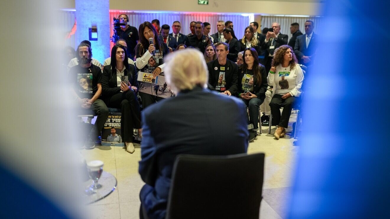 US President Donald Trump meets with hostage families at the Knesset in Jerusalem, Oct. 13, 2025. Credit: Daniel Torok/White House.