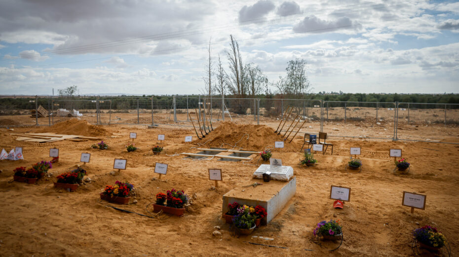 Graves of Kibbutz Be'eri residents murdered by Hamas terrorists on October 7, in the Kibbutz Revivim cemetery in southern Israel, November 15, 2023. Photo: Chaim Goldberg/Flash90