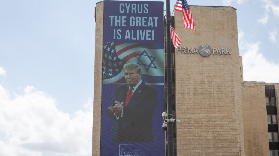 People walk past a sign honoring US President Donald Trump in central Jerusalem, October 10, 2025. Photo: Chaim Goldberg/Flash90