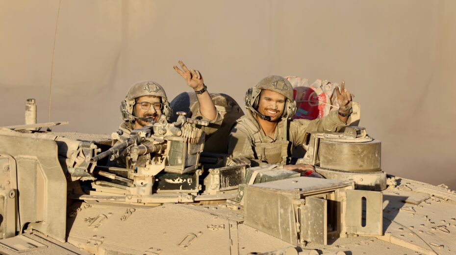 Soldiers of the 13th Golani Battalion, along with the 7th Armored Brigade, withdraw from the Gaza Strip after their deployment, October 10, 2025. Photo: Oren Cohen / Flash90