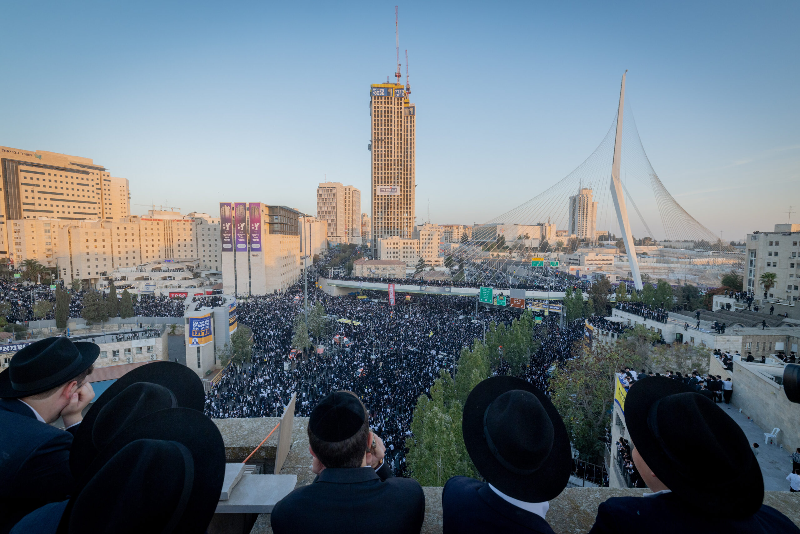 “The Torah Is Our Life” – Hundreds of Thousands of Orthodox Jews Demonstrate in Jerusalem