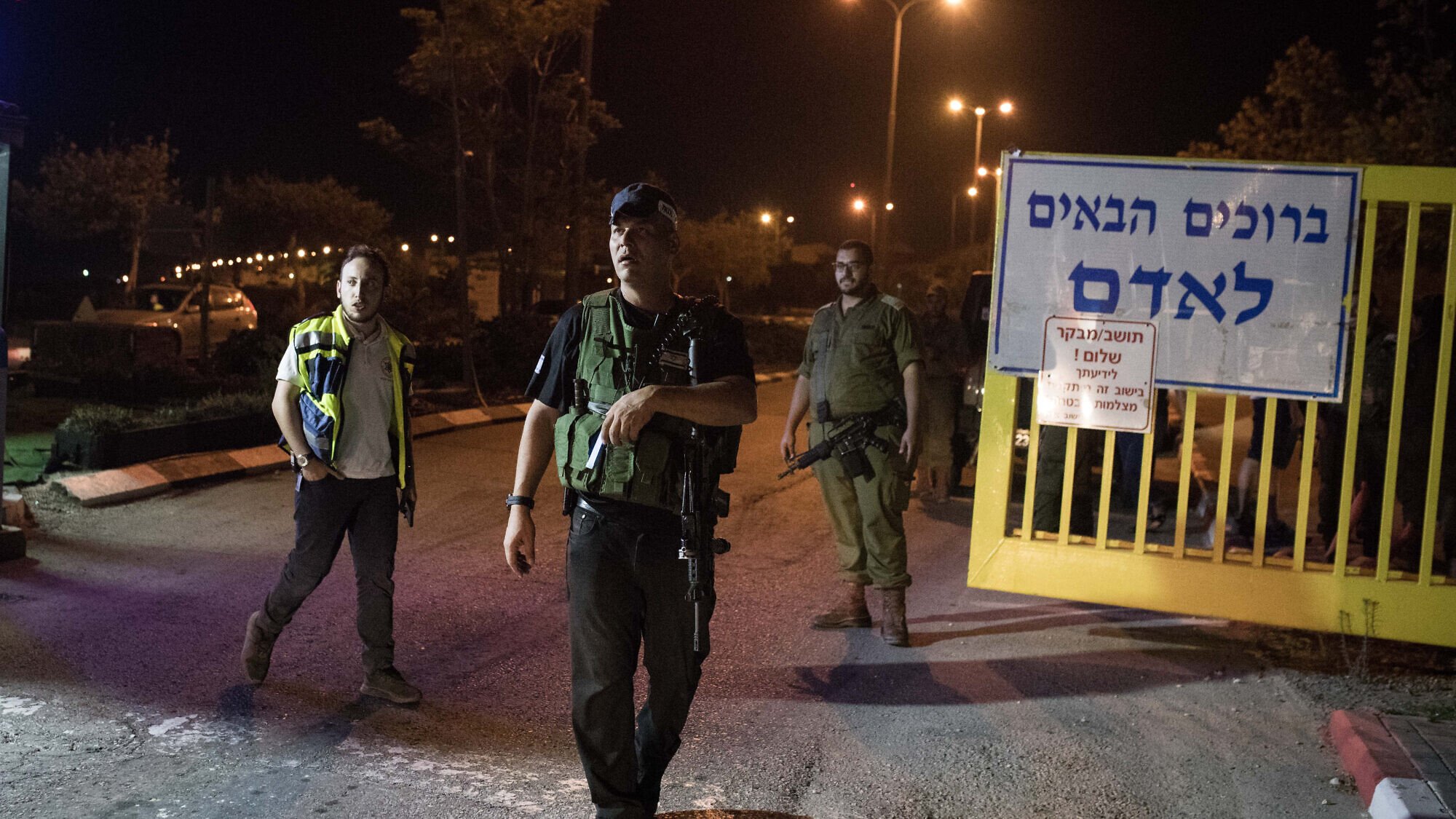 Israeli security personnel at the scene of a stabbing attack in Adam, in the Binyamin region of Samaria, on July 26, 2018. Photo by Hadas Parush/Flash90.