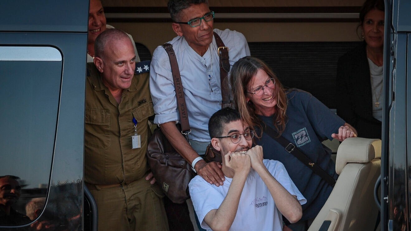 Released hostage Evyatar David arrives at Beilinson Hospital in Petach Tikvah, Oct. 13, 2025. Photo by Yossi Aloni/Flash90.