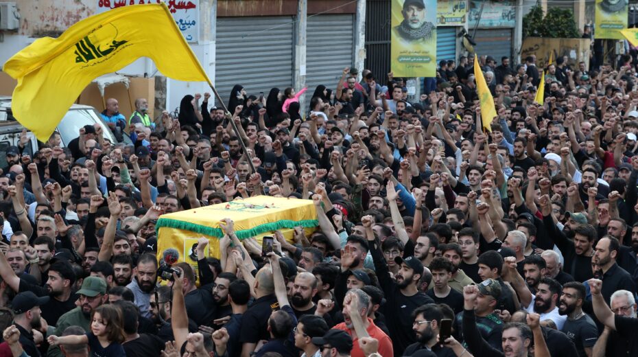 Mourners carry the coffin of slain Hezbollah commander Haytham Tabtabai in the southern suburbs of Beirut, November 24, 2025. He was killed the previous day in an Israeli airstrike. Photo: EPA/WAEL HAMZEH