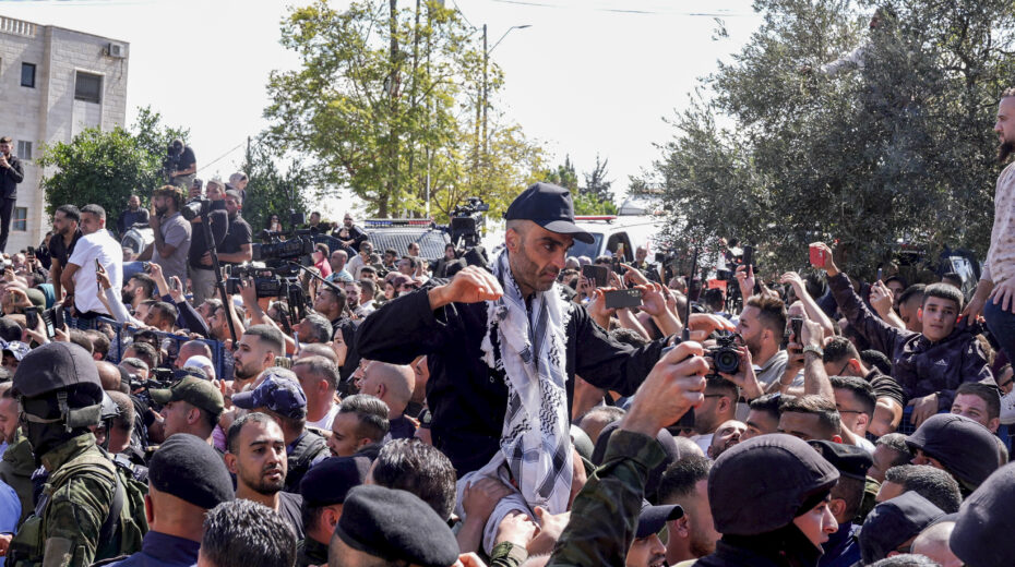 Palestinians celebrate the return of released prisoners in Ramallah following a prisoner exchange between Israel and Hamas, October 13, 2025. Photo: Flash90